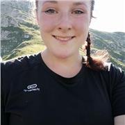 Mi sono diplomata all'Istituto tecnico turistico, dopo di che ho vissuto due anni in Scozia, dove ho potuto migliorare e approfondire il mio inglese direttamente con i madrelingua.
Sono una persona disponibile e paziente